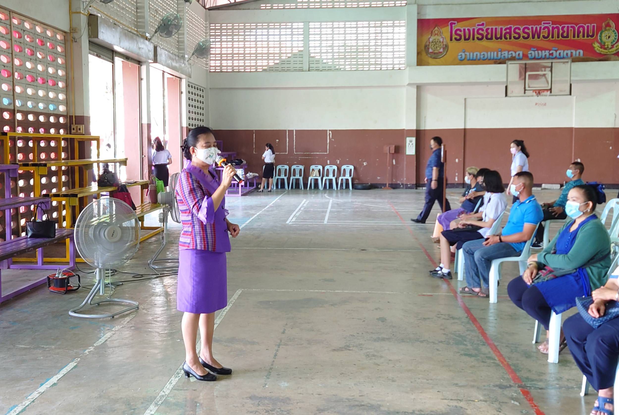 โรงเรียนสรรพวิทยาคม รับรายงานตัวและมอบตัวนักเรียนห้องเรียนปกติทั่วไป ระดับชั้นมัธยมศึกษาปีที่ ๔ ประจำปีการศึกษา ๒๕๖๔