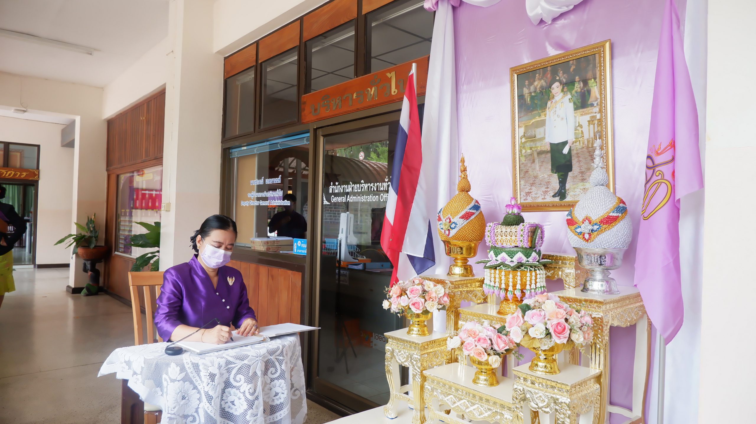 โรงเรียนสรรพวิทยาคม ได้เชิญคณะครูและบุคลากร ร่วมลงนามถวายพระพร สมเด็จพระนางเจ้า ฯ พระบรมราชินี เนื่องในโอกาสวันเฉลิมพระชนมพรรษา วันที่ ๓ มิถุนายน ผ่านระบบออนไลน์