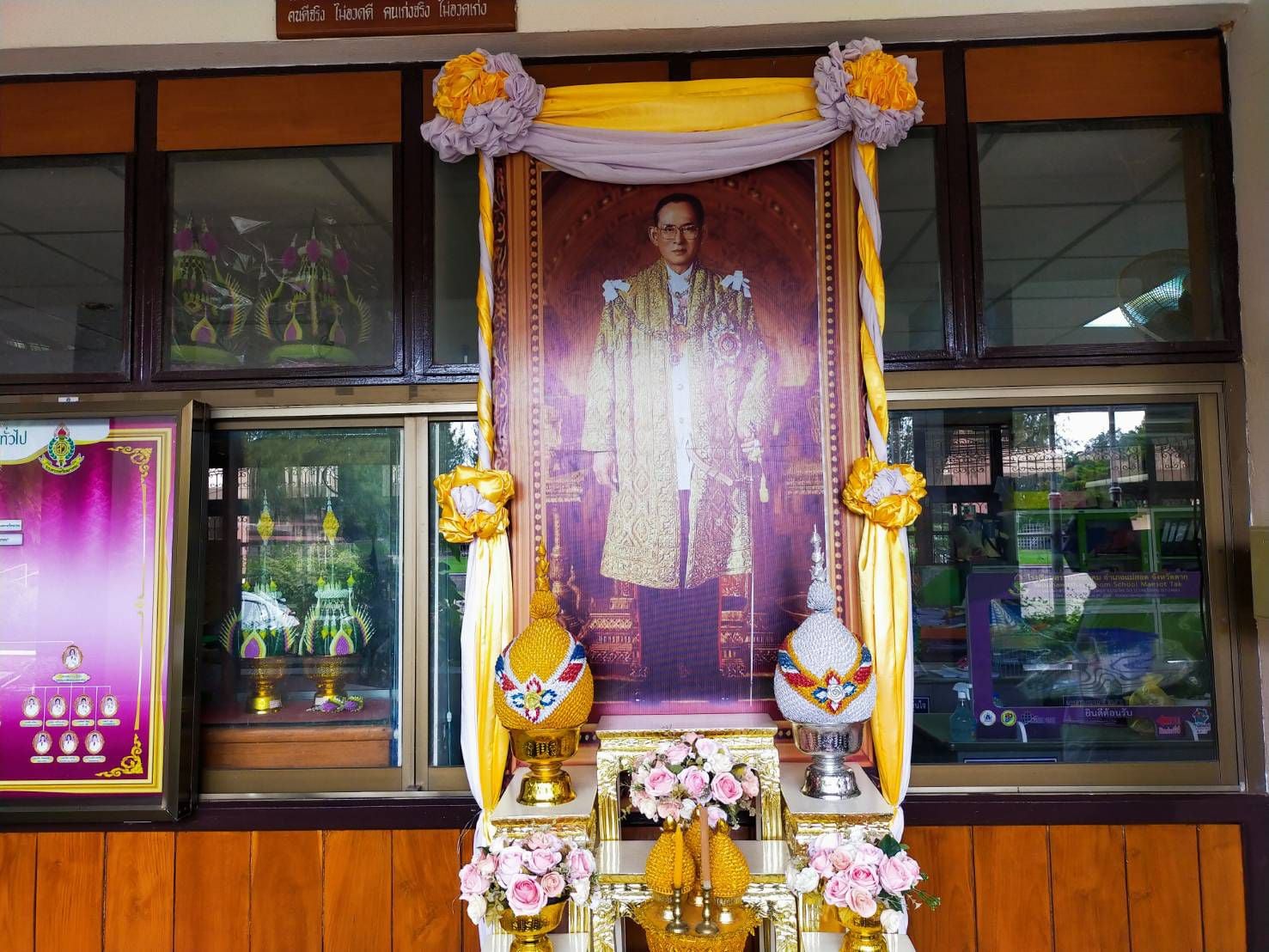 โรงเรียนสรรพวิทยาคม ร่วมพิธีน้อมรำลึกในพระมหากรุณาธิคุณเนื่องในวันคล้ายวันสวรรคตพระบาทสมเด็จพระบรมชนกาธิเบศร มหาภูมิพลอดุลยเดชมหาราช บรมนาถบพิตร ๑๓ ตุลาคม