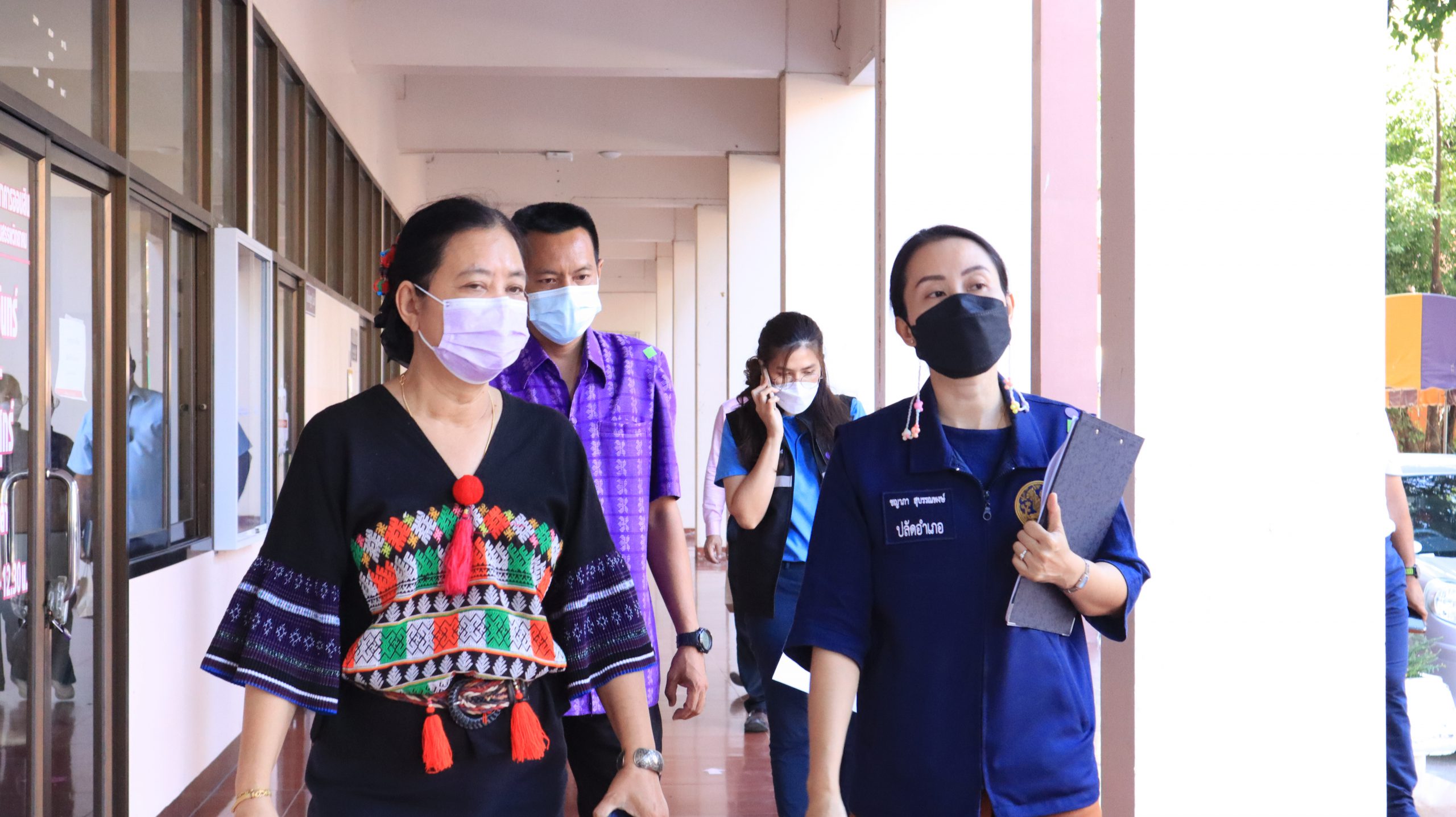 โรงเรียนสรรพวิทยาคม ต้อนรับ คณะกรรมการติดตามประเมินผลการ ดำเนินงานตามมาตรการป้องกันโรคติดเชื้อไวรัสโคโรนา ๒๐๑๙ (COVID-๑๙) ของสถานศึกษาในจังหวัดตาก ทุกสังกัด ภาคเรียนที่ ๒ ปีการศึกษา ๒๕๖๔