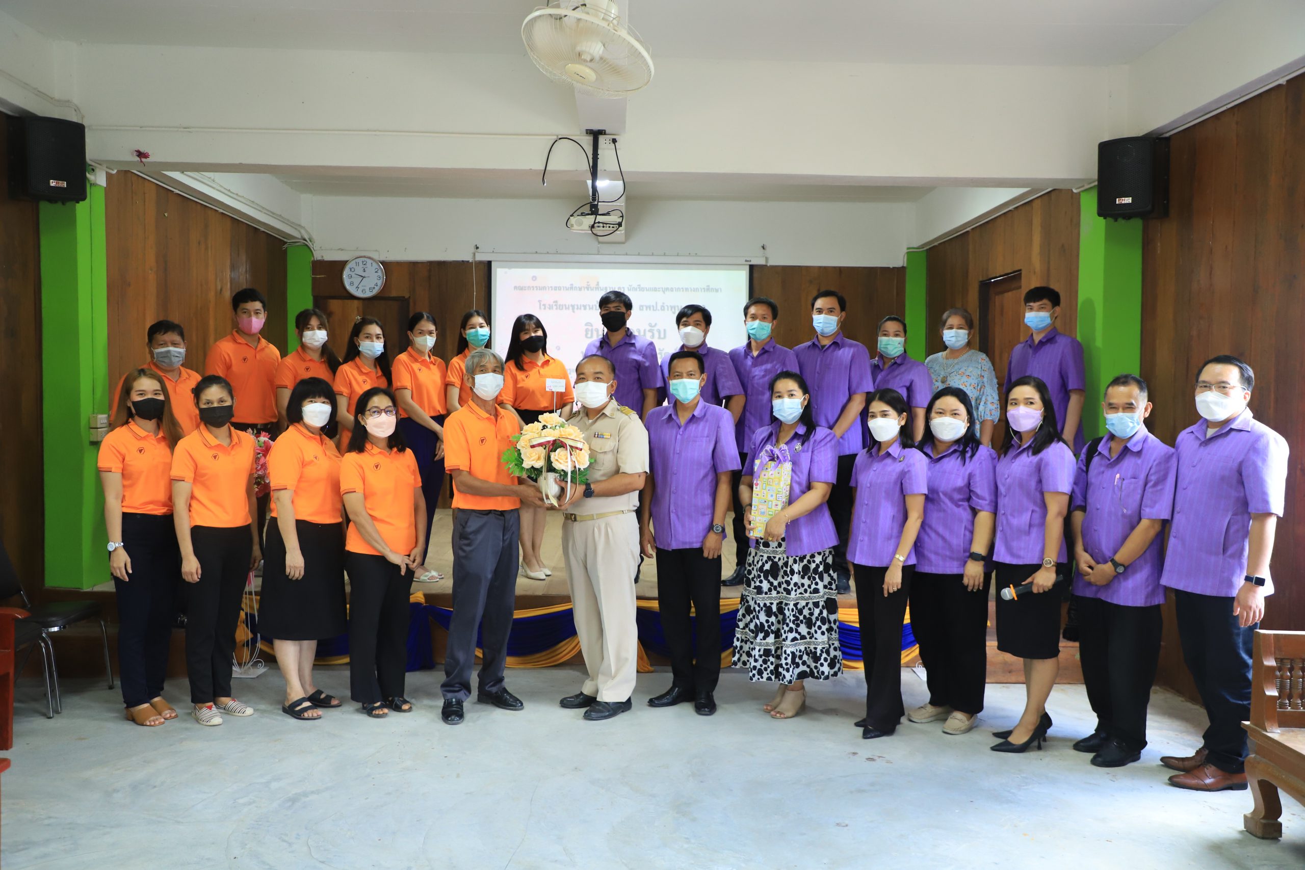 โรงเรียนสรรพวิทยาคม ร่วมแสดงความยินดีและมอบของที่ระลึกแก่ครูพัสกร มาลารัตน์ ที่ได้ย้ายไปปฏิบัติราชการยังภูมิลำเนา โรงเรียนชุมชนบ้านแม่ตืน อ.ลี้ จ.ลำพูน