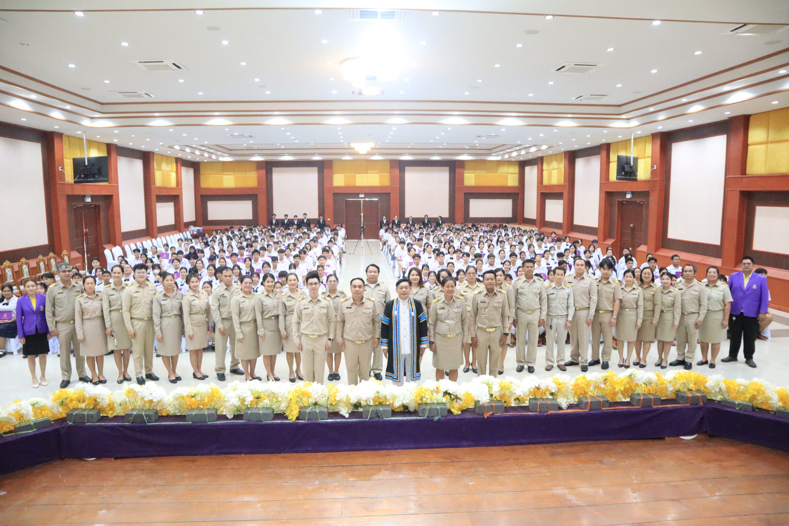 โรงเรียนสรรพวิทยาคม จัดพิธีมอบประกาศนียบัตรผู้สำเร็จการศึกษา ระดับชั้นมัธยมศึกษาตอนตอนต้น ม.๓ ประจำปีการศึกษา ๒๕๖๗