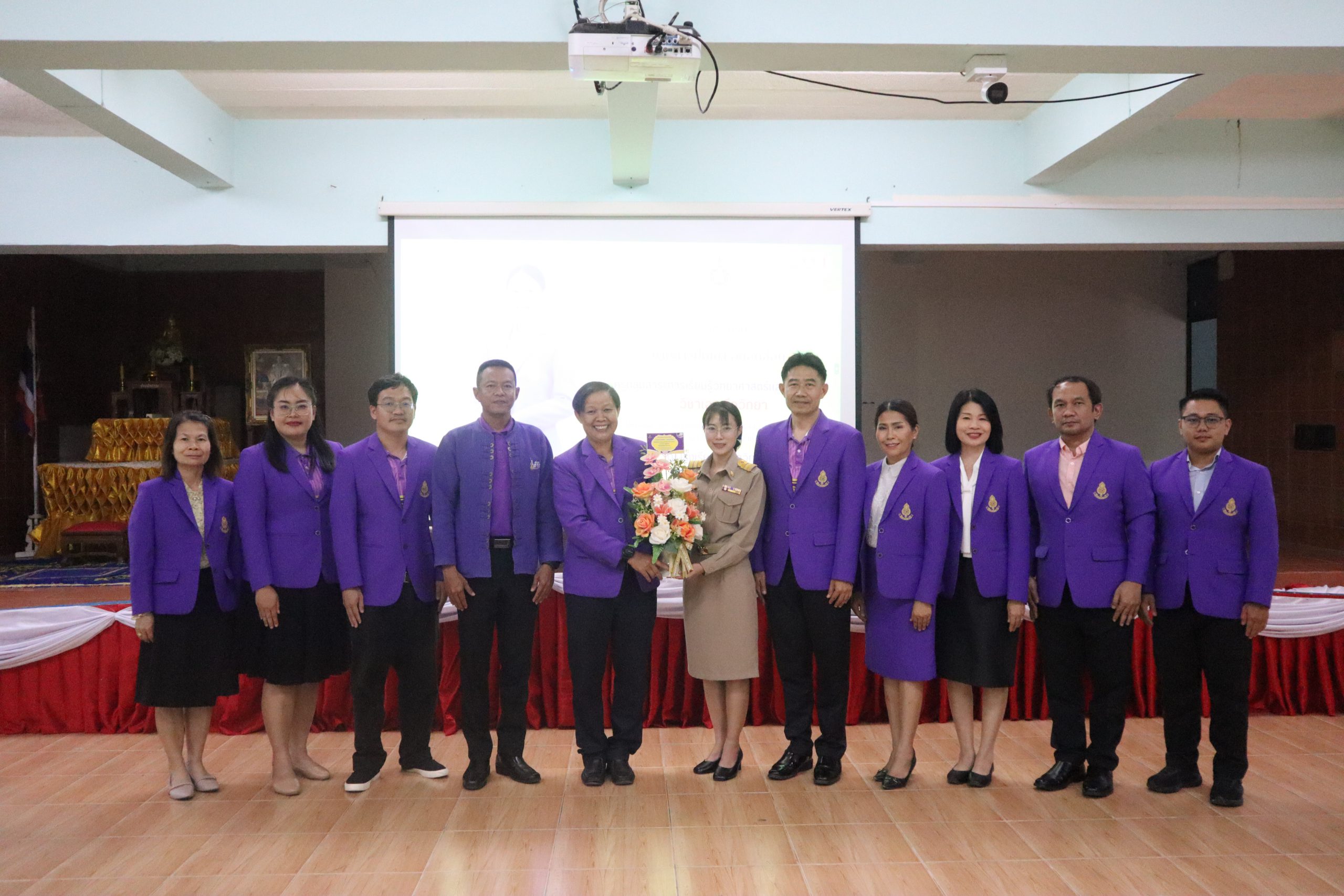 โรงเรียนสรรพวิทยาคม ร่วมแสดงความยินดีกับนางสาวปณิศา อินอุดอ่อน ในโอกาสได้รับการบรรจุแต่งตั้งเป็นข้าราชการ ตำแหน่ง ครูผู้ช่วย วิชาเอกชีววิทยา โรงเรียนวังเจ้าวิทยาคม