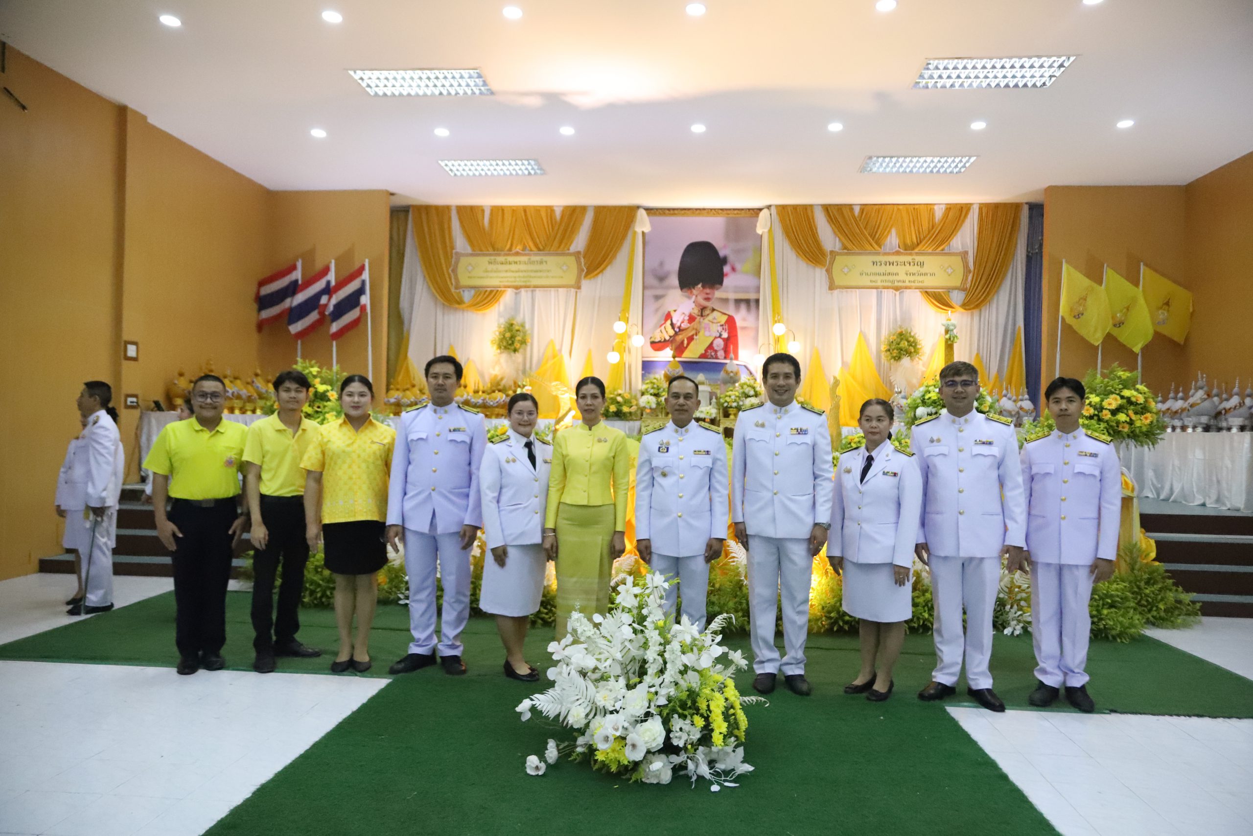 โรงเรียนสรรพวิทยาคม ร่วมพิธี ถวายเครื่องราชสักการะและวางพานพุ่ม และพิธีจุดเทียนถวายพระพรชัยมงคล