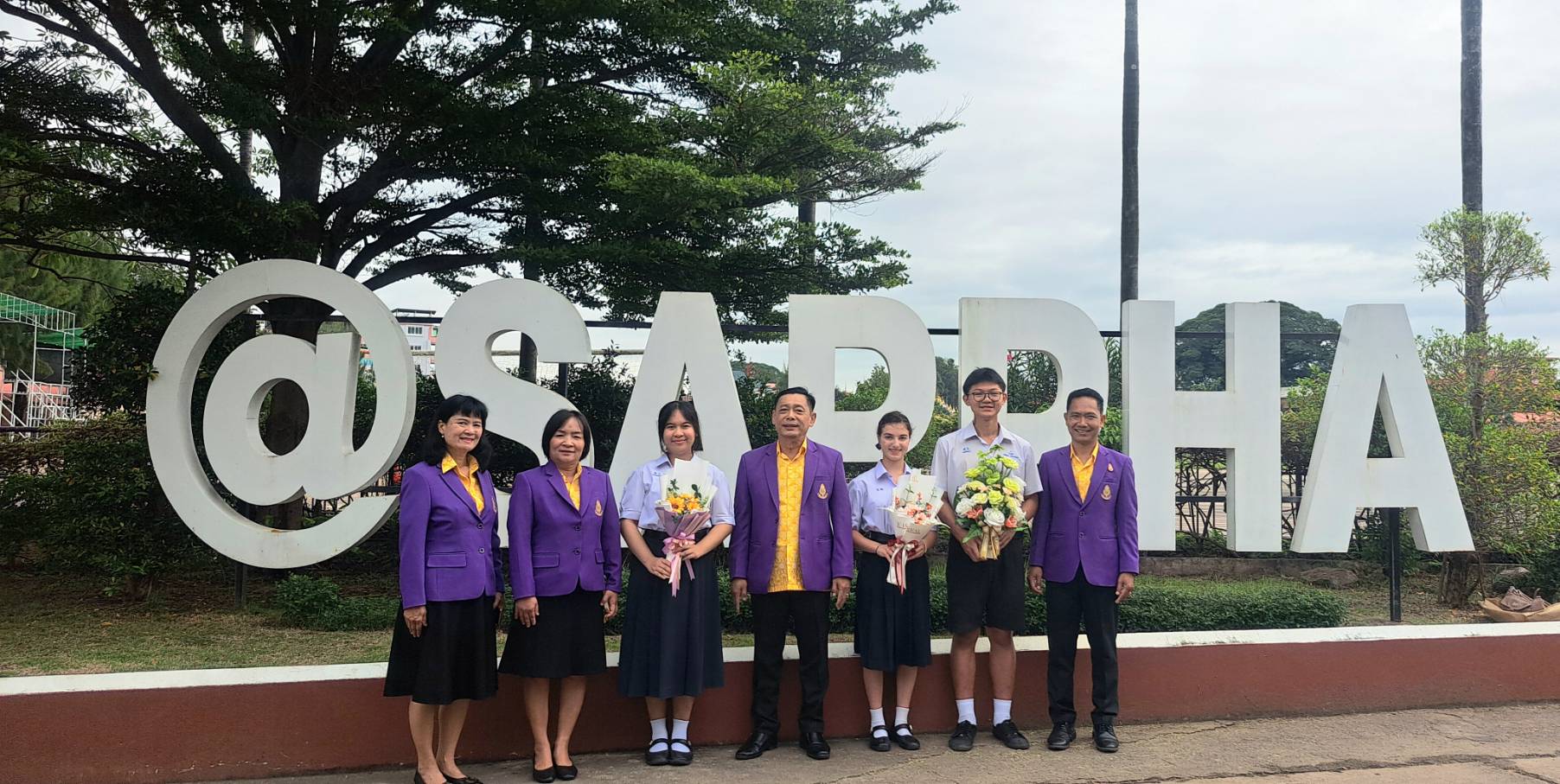 โรงเรียนสรรพวิทยาคม ร่วมกับคณะครูกลุ่มสาระภาษาต่างประเทศที่ ๑ มอบดอกไม้เพื่อต้อนรับนักเรียนแลกปลี่ยนเอเอฟเอสชื่อ Miss Giulia Gavioli จากประเทศอิตาลีเพื่อมาศึกษาและแลกเปลี่ยนวัฒนธรรมในโรงเรียนเป็นเวลา ๑ ปีการศึกษา