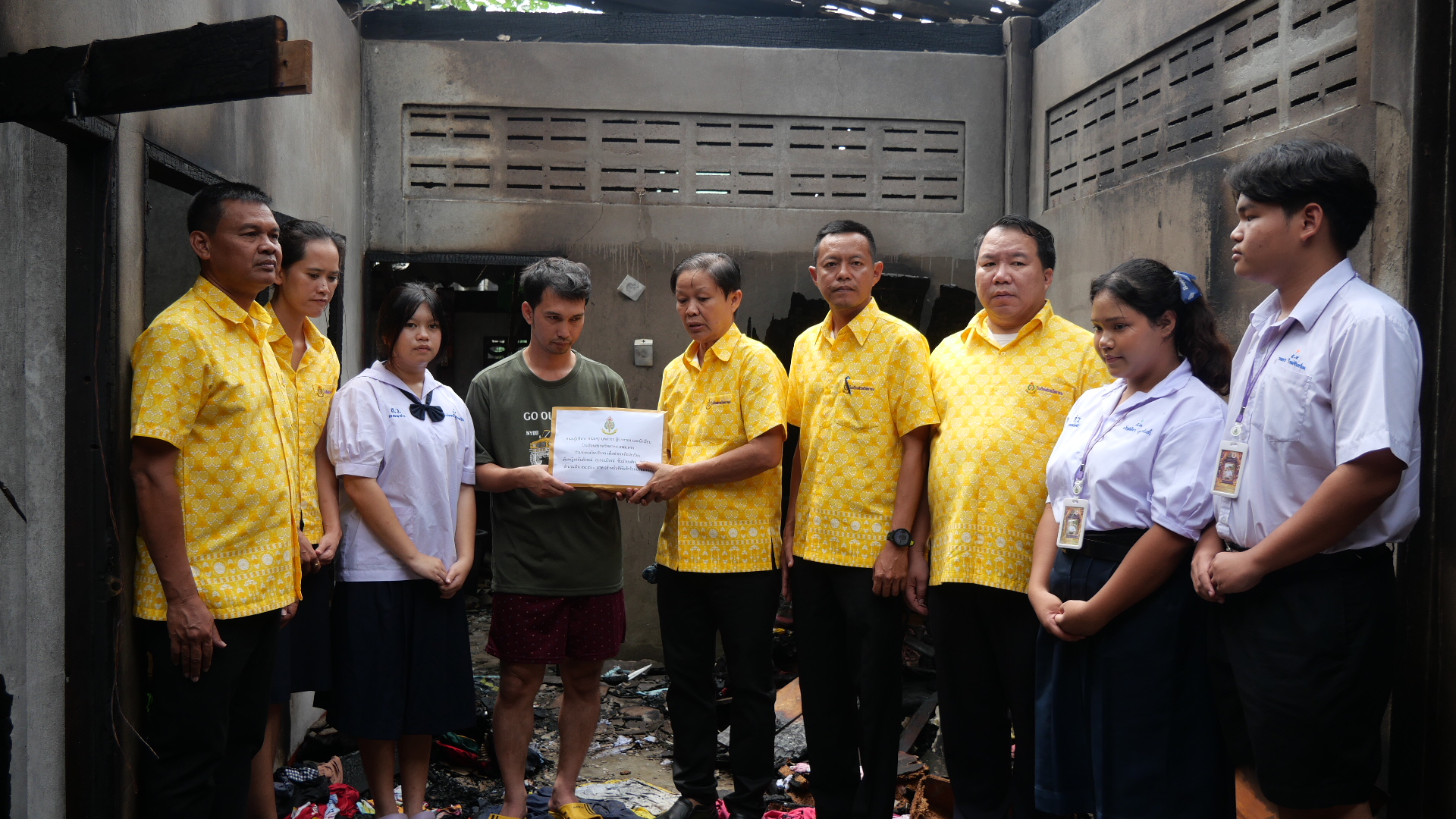 โรงเรียนสรรพวิทยาคม ได้เยี่ยมครอบครัวนักเรียนที่ประสบอัคคีภัย และมอบเงินช่วยเหลือ