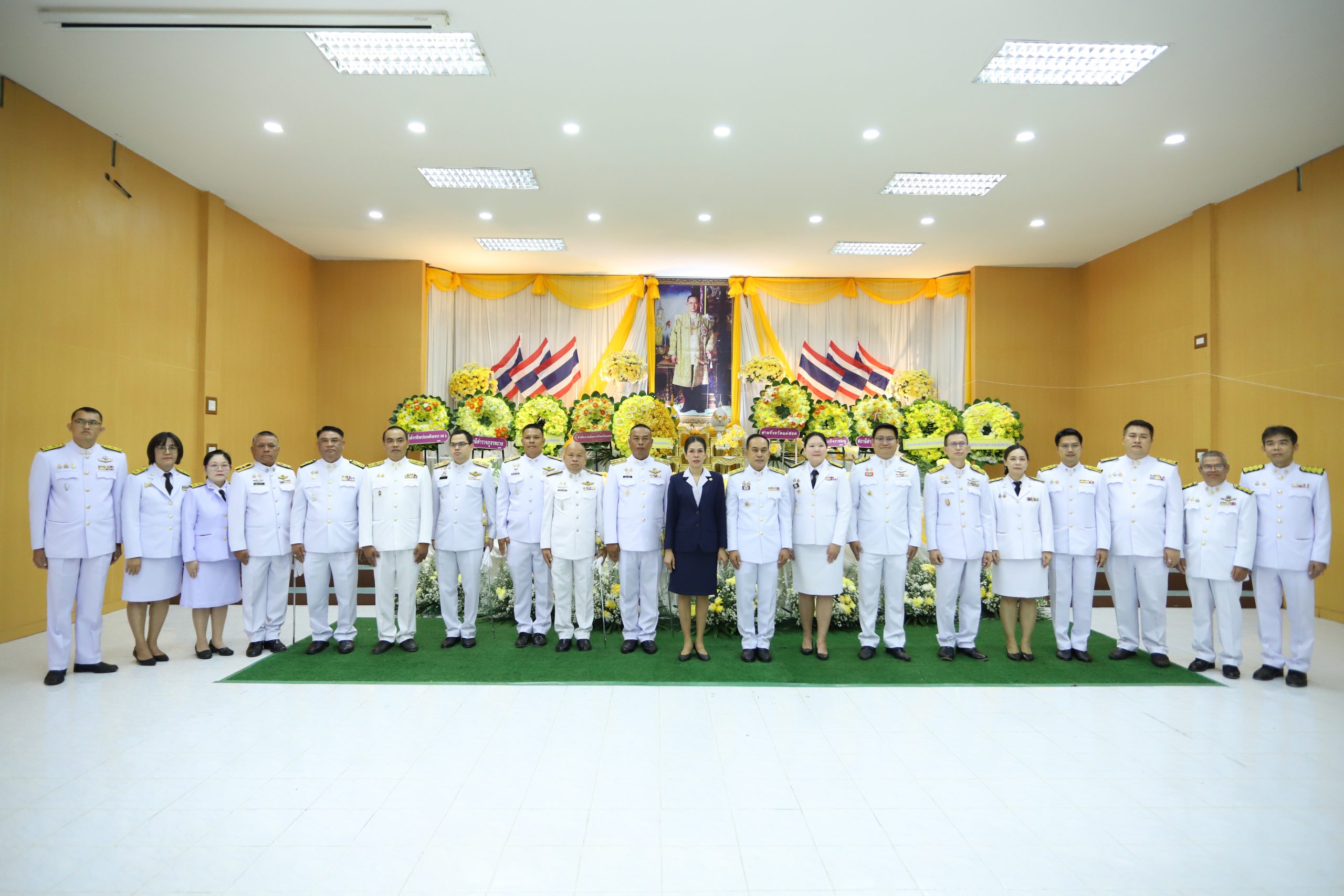 โรงเรียนสรรพวิทยาคม ร่วมพิธีเจริญพระพุทธมนต์และพิธีทำบุญตักบาตรถวายพระราชกุศลและพิธีวางพวงมาลา เนื่องในนวมินทร์ มหาราช